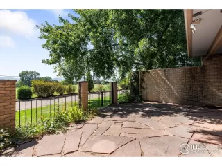 Photo #6: 1042282 Listing