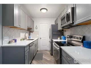 Photo #4: 1042287 Listing