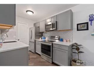 Photo #5: 1042287 Listing