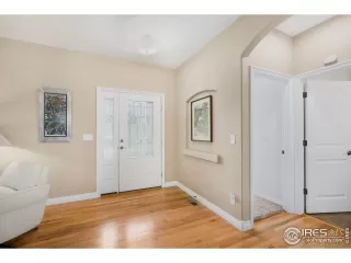 Photo #4: 1042317 Listing