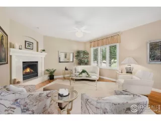 Photo #6: 1042317 Listing