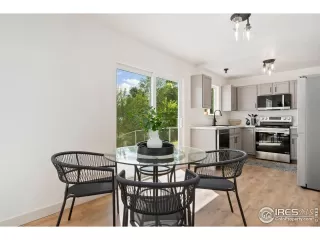 Photo #3: 1042427 Listing