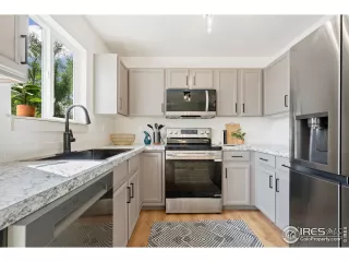 Photo #4: 1042427 Listing