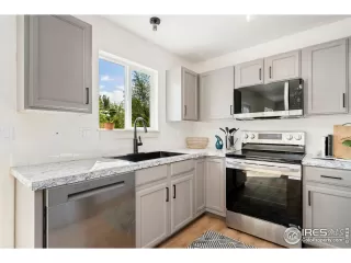 Photo #5: 1042427 Listing