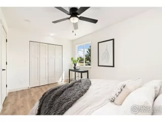 Photo #6: 1042427 Listing