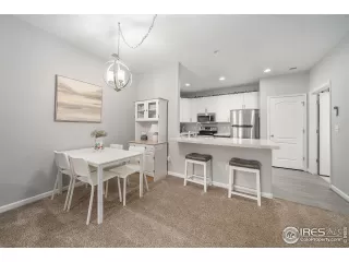 Photo #4: 1042476 Listing