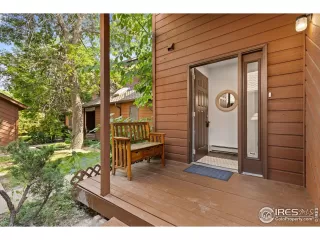 Photo #4: 1042560 Listing