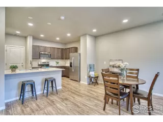 Photo #3: 1042623 Listing