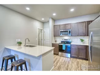 Photo #4: 1042623 Listing