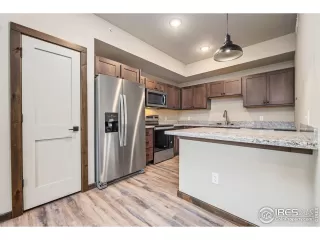 Photo #4: 1042630 Listing