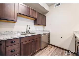 Photo #5: 1042630 Listing