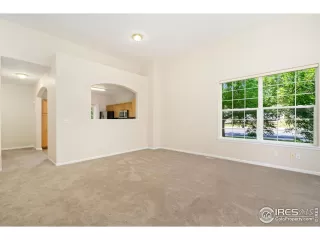 Photo #6: 1042645 Listing