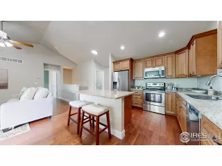 Photo #2: 1042669 Listing