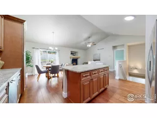 Photo #4: 1042669 Listing