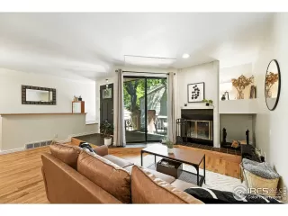 Photo #2: 1042693 Listing