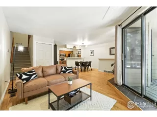 Photo #3: 1042693 Listing