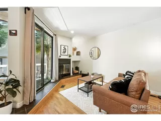 Photo #4: 1042693 Listing