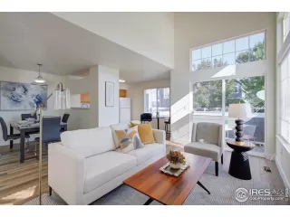 Photo #5: 1042737 Listing