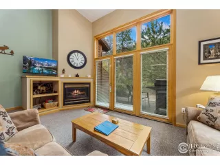 Photo #2: 1042756 Listing