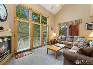 Photo #6: 1042756 Listing