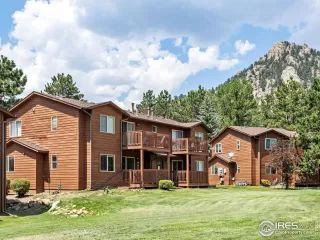 Photo #5: 1042757 Listing