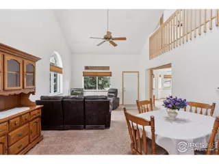 Photo #6: 1042821 Listing
