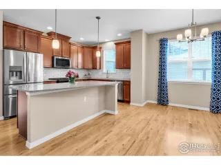 Photo #4: 1042858 Listing