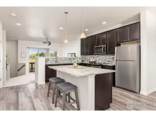 Photo #2: 1042901 Listing