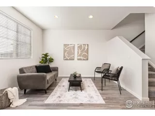 Photo #6: 1042901 Listing