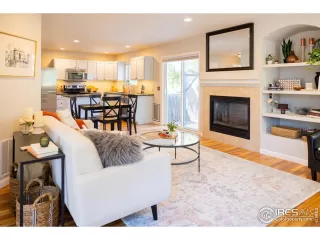 Photo #6: 1042909 Listing