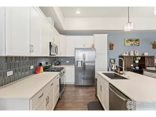 Photo #6: 1042915 Listing