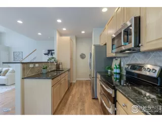 Photo #6: 1042936 Listing