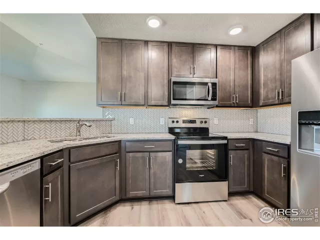 MLS: 1042976 Condo For Sale