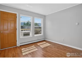 Photo #3: 1043000 Listing