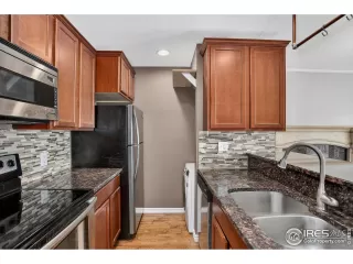 Photo #4: 1043000 Listing