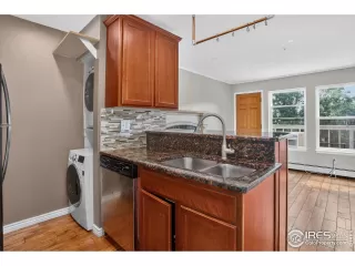 Photo #5: 1043000 Listing