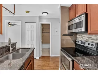 Photo #6: 1043000 Listing