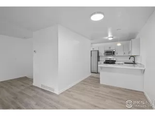 Photo #3: 1043012 Listing