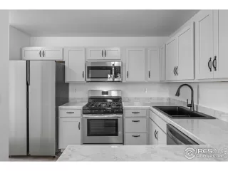 Photo #4: 1043012 Listing