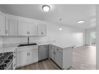 Photo #6: 1043012 Listing