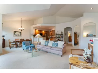 Photo #6: 1043016 Listing