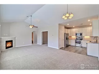 Photo #4: 1043023 Listing