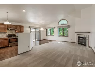 Photo #5: 1043058 Listing
