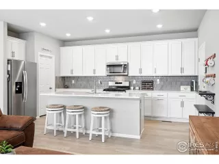 Photo #5: 1043135 Listing
