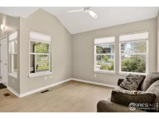 Photo #3: 1043162 Listing
