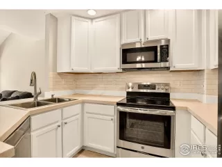 Photo #6: 1043162 Listing