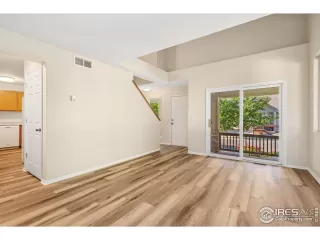 Photo #6: 1043198 Listing