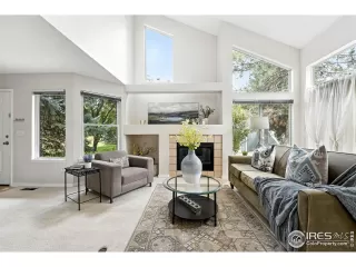 Photo #5: 1043221 Listing