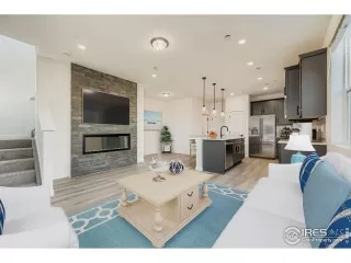 Photo #2: 1043236 Listing