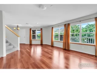 Photo #2: 1043257 Listing